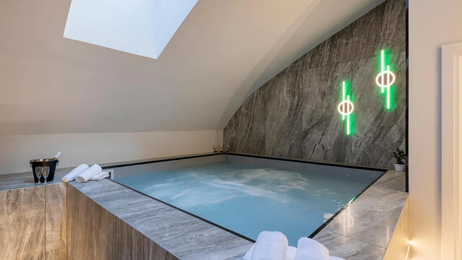 Piscina Interna Privata E Spa A Milano Milan