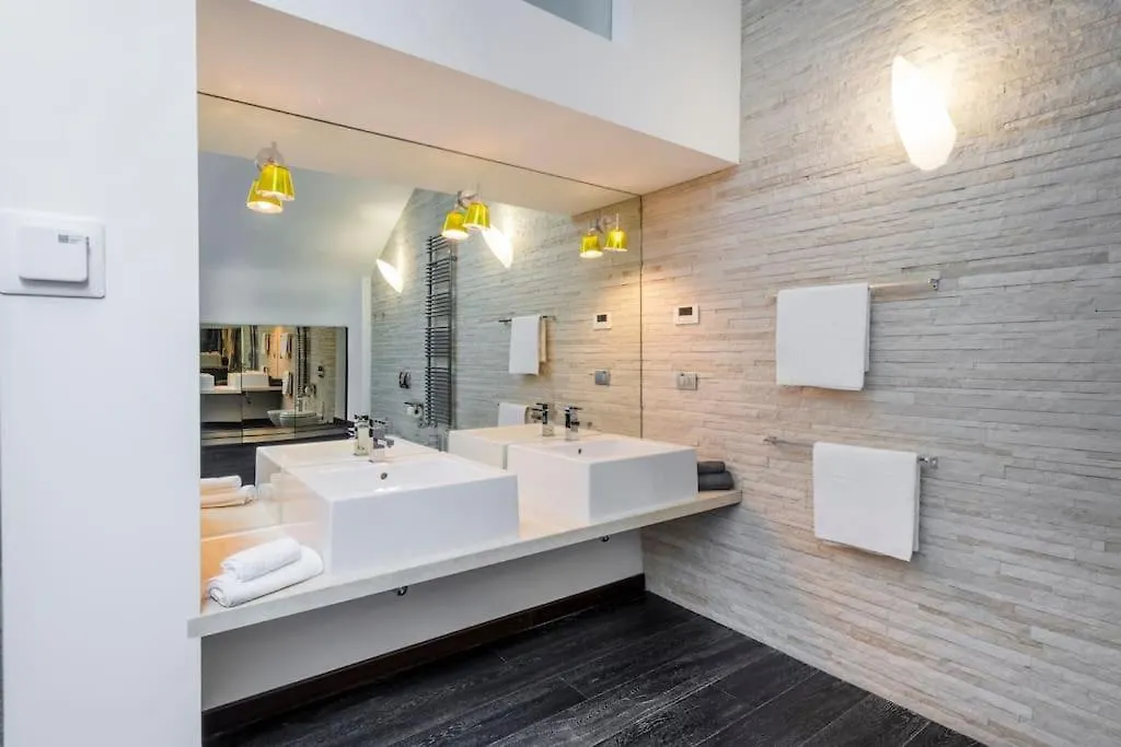 Piscina Interna Privata E Spa A Milano 0*, Milan