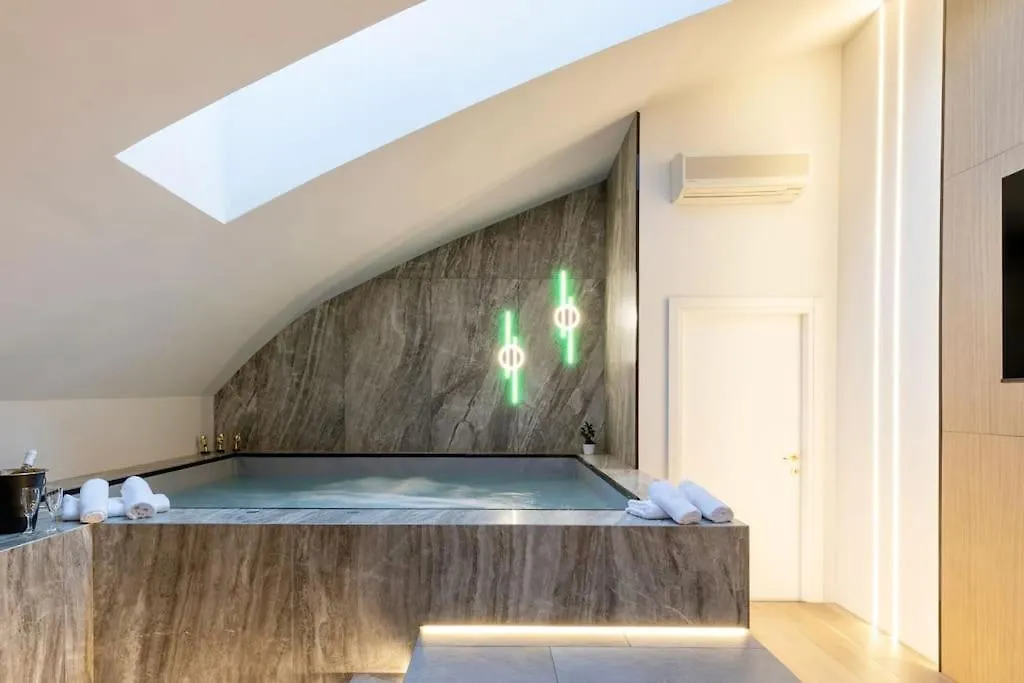 Piscina Interna Privata E Spa A Milano
