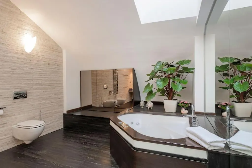 Piscina Interna Privata E Spa A Milano 0*, Milan Italy
