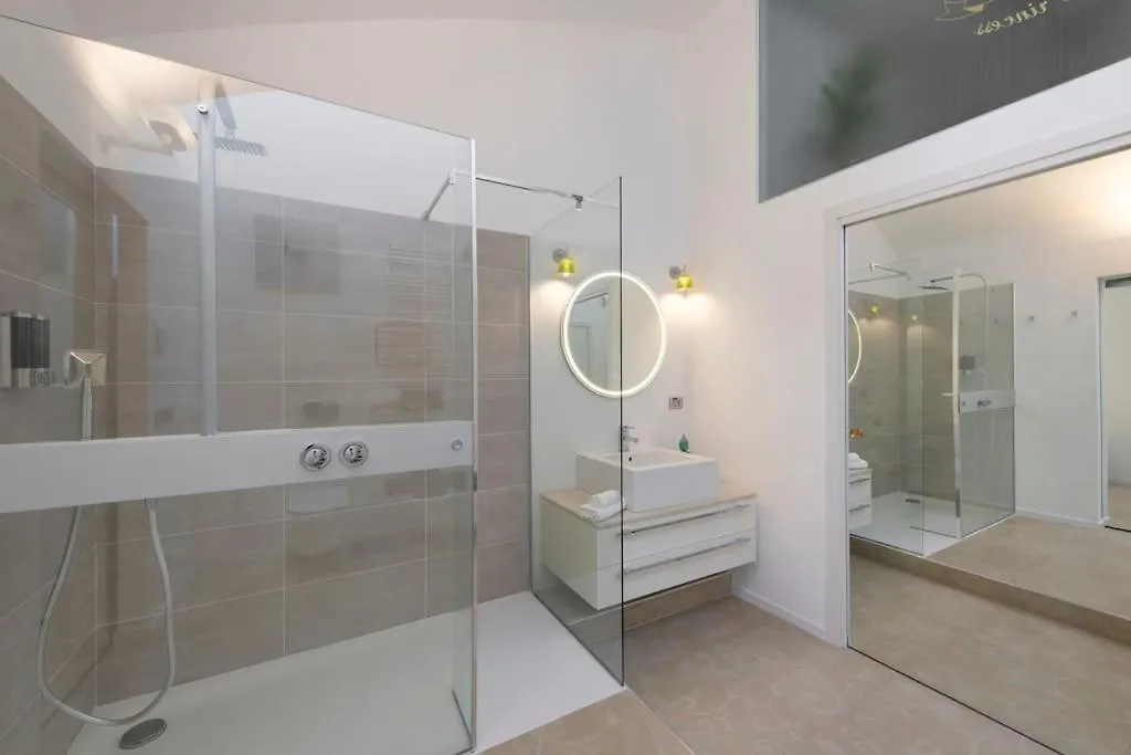 Piscina Interna Privata E Spa A Milano Italy